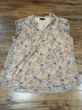Sleeveless Paisley Print V-Neck Top - Beige & Navy with gold detail large